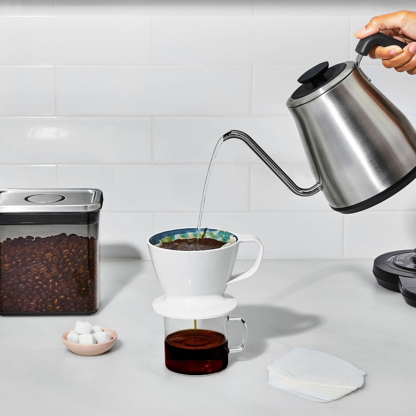adjustable-temperature-pour-over-kettle-x1 brew_adjustabletemperaturekettle_8717100v2_06.jpg