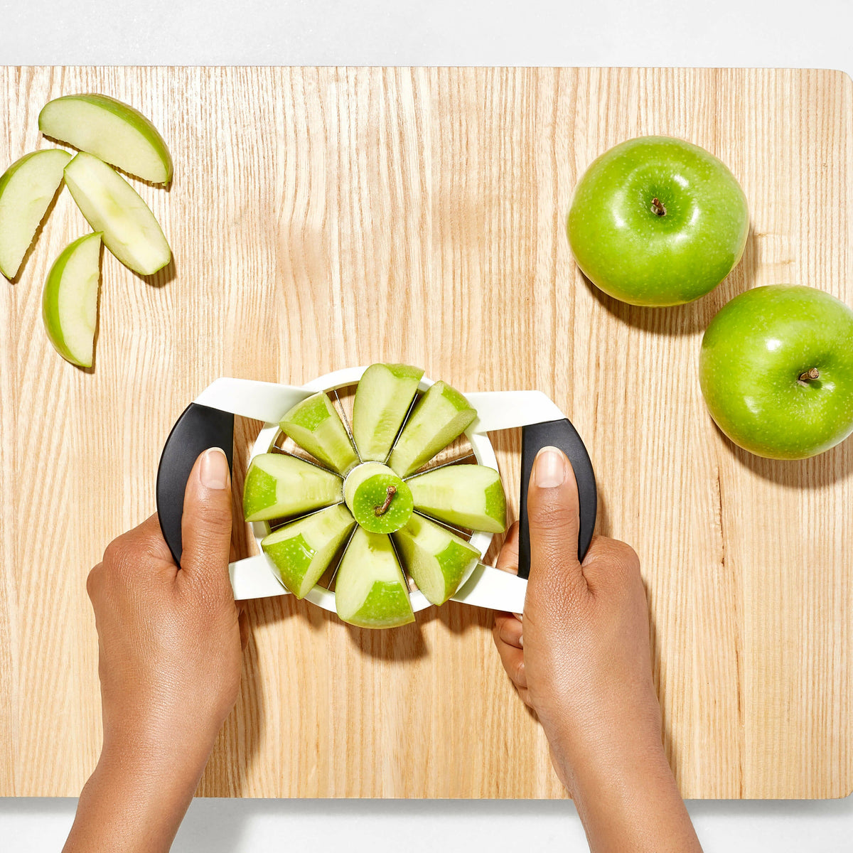 apple-divider-x3 gg_32681_4b_1_.jpg