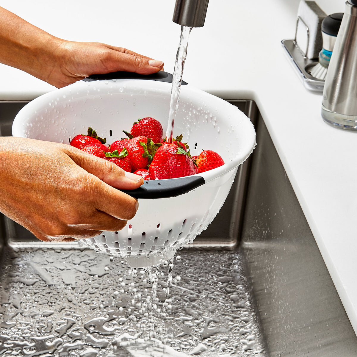 plastic-colander-s3 gg_11331000_plasticcolander3qt_pdp_05.jpg