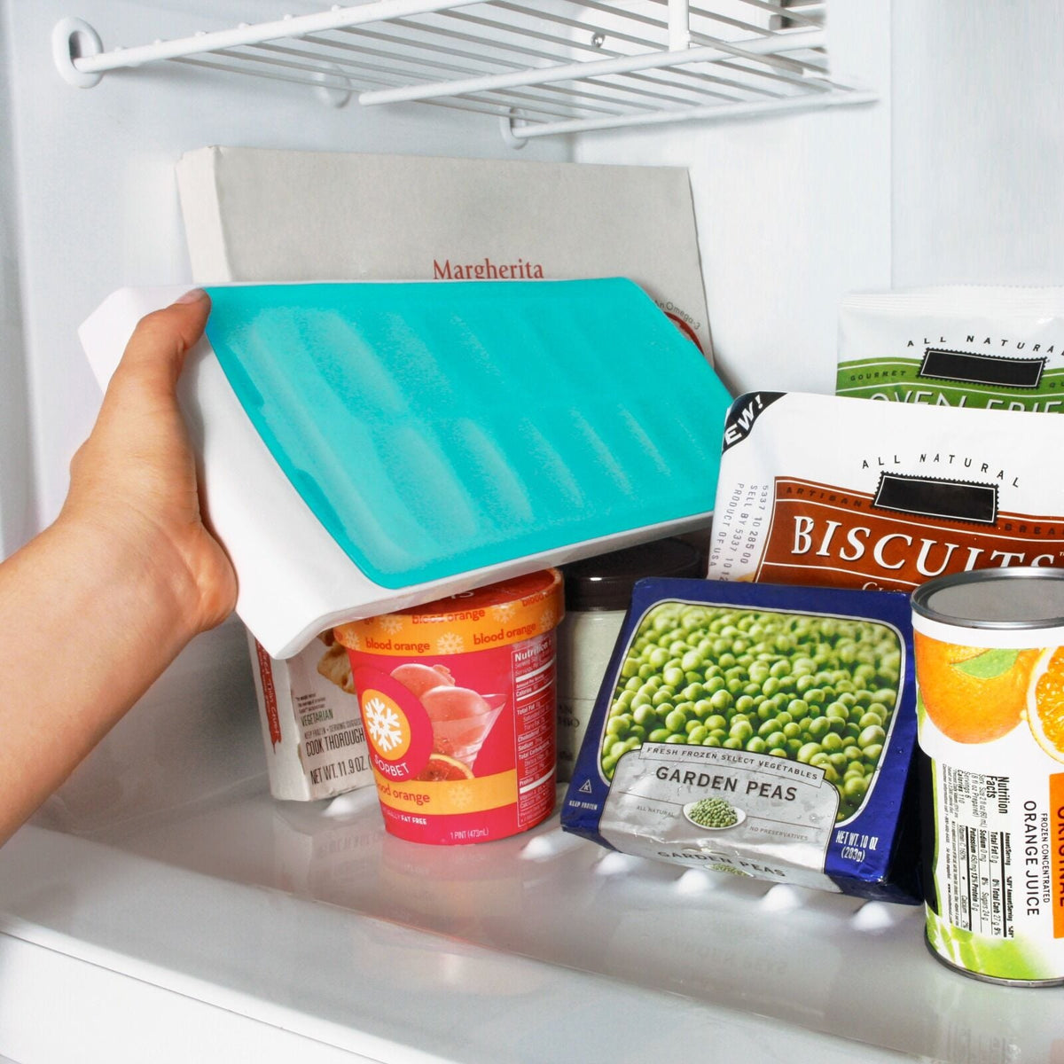 no-spill-ice-cube-tray-2-pack-j7 gg_11362000_02_rgb.jpg