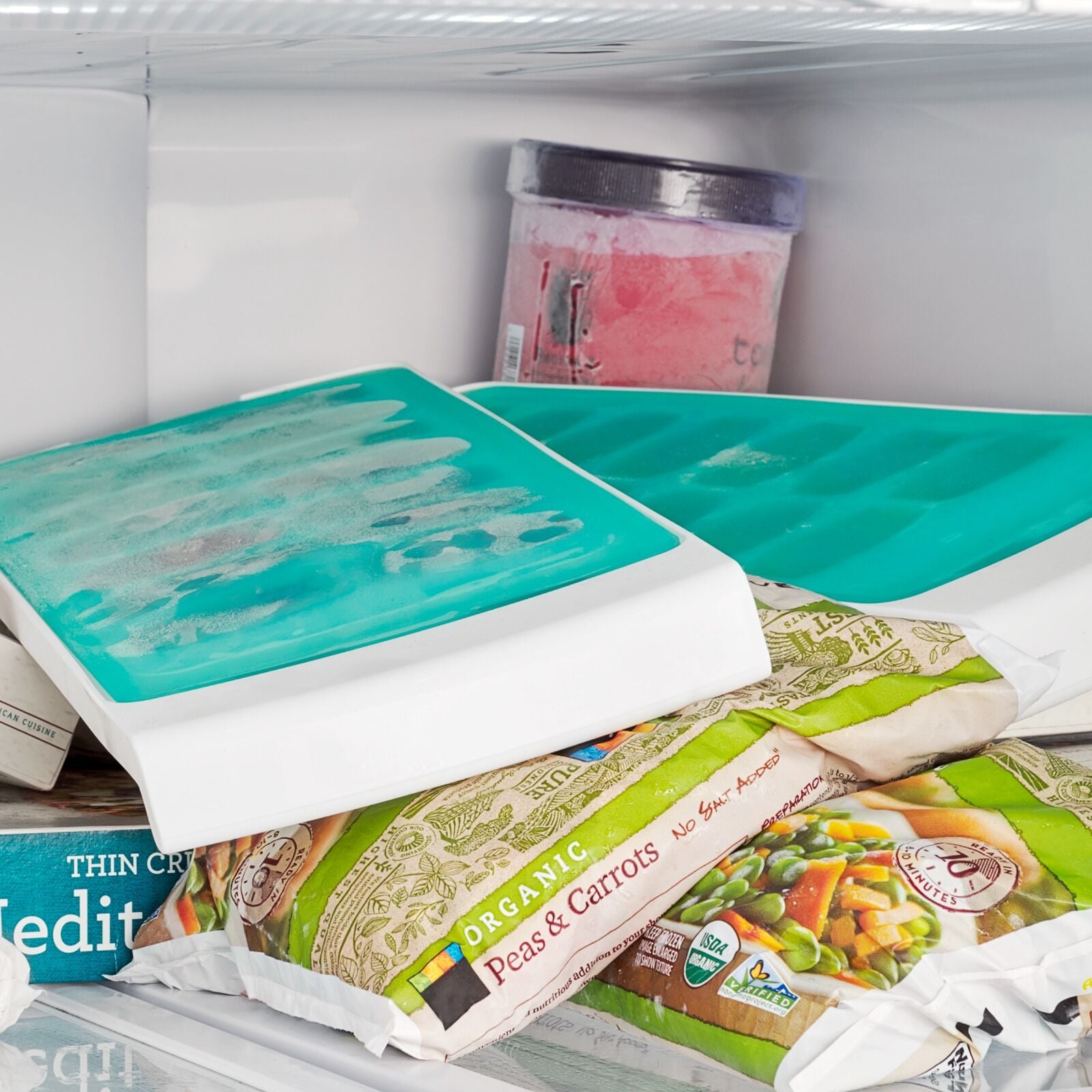 no-spill-ice-cube-tray-2-pack-j7 gg_11362000_nospillicecubetray2pk_pdp_02.jpg