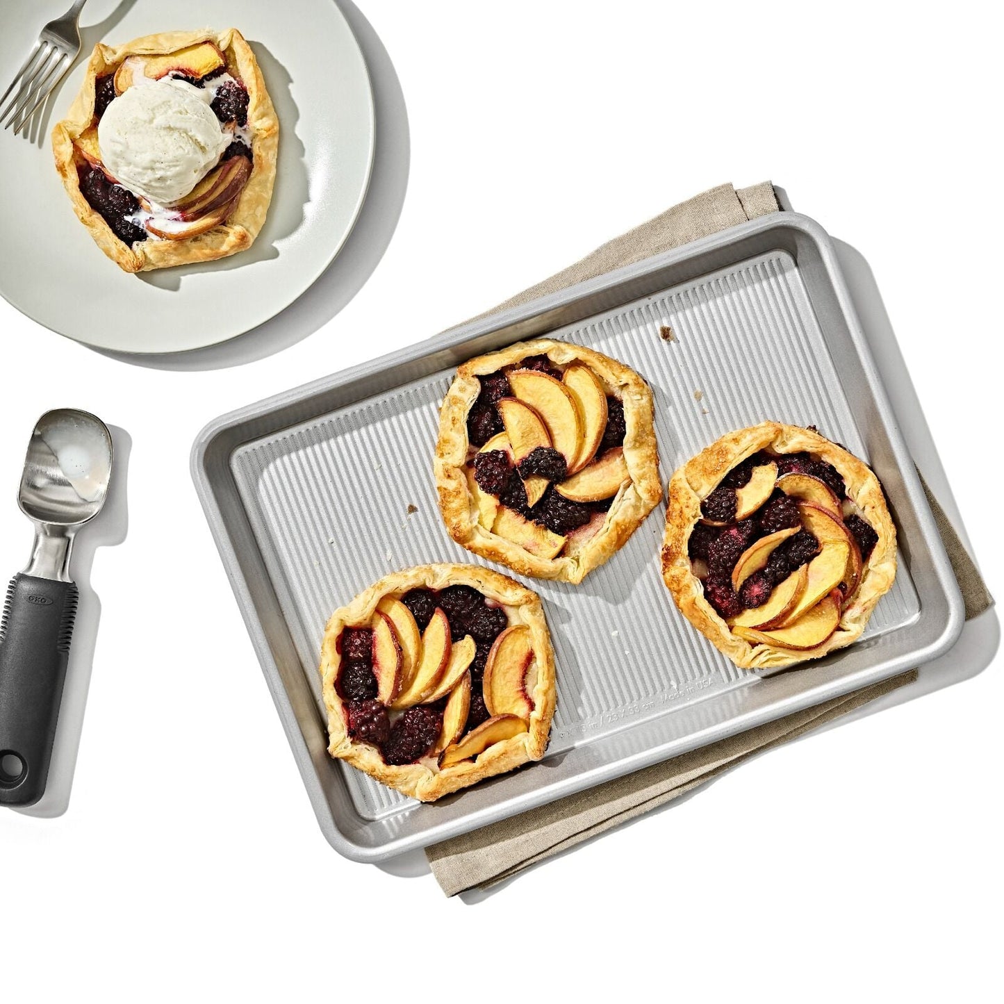 non-stick-pro-clear-coated-jelly-roll-pan-m3 gg_11435000_jelly-roll-pan_pdp_03_1_.jpeg