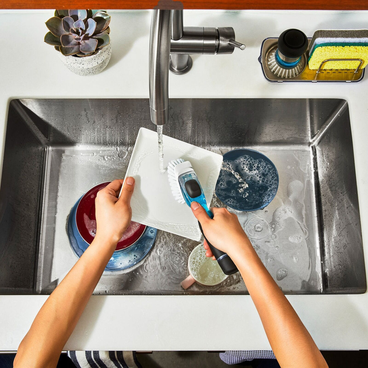 soap-dispensing-dish-brush-z0 gg_12361700_soapdispdishbrush_11_rgb.jpg