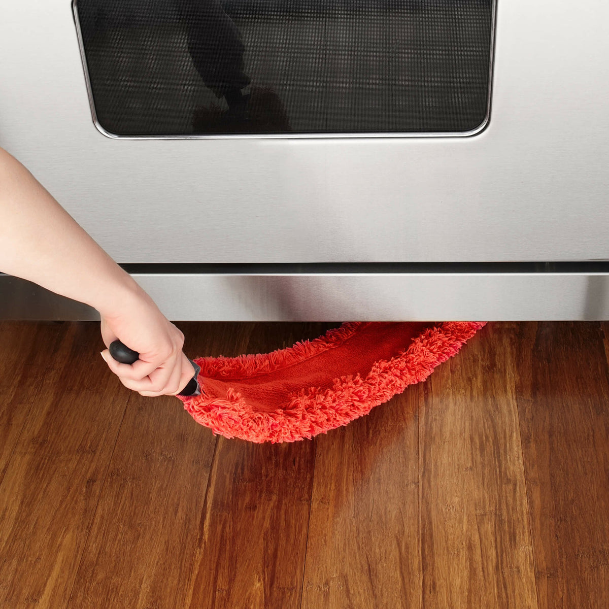 microfiber-under-appliance-duster-v1 gg_1245400_4b_1_.jpg