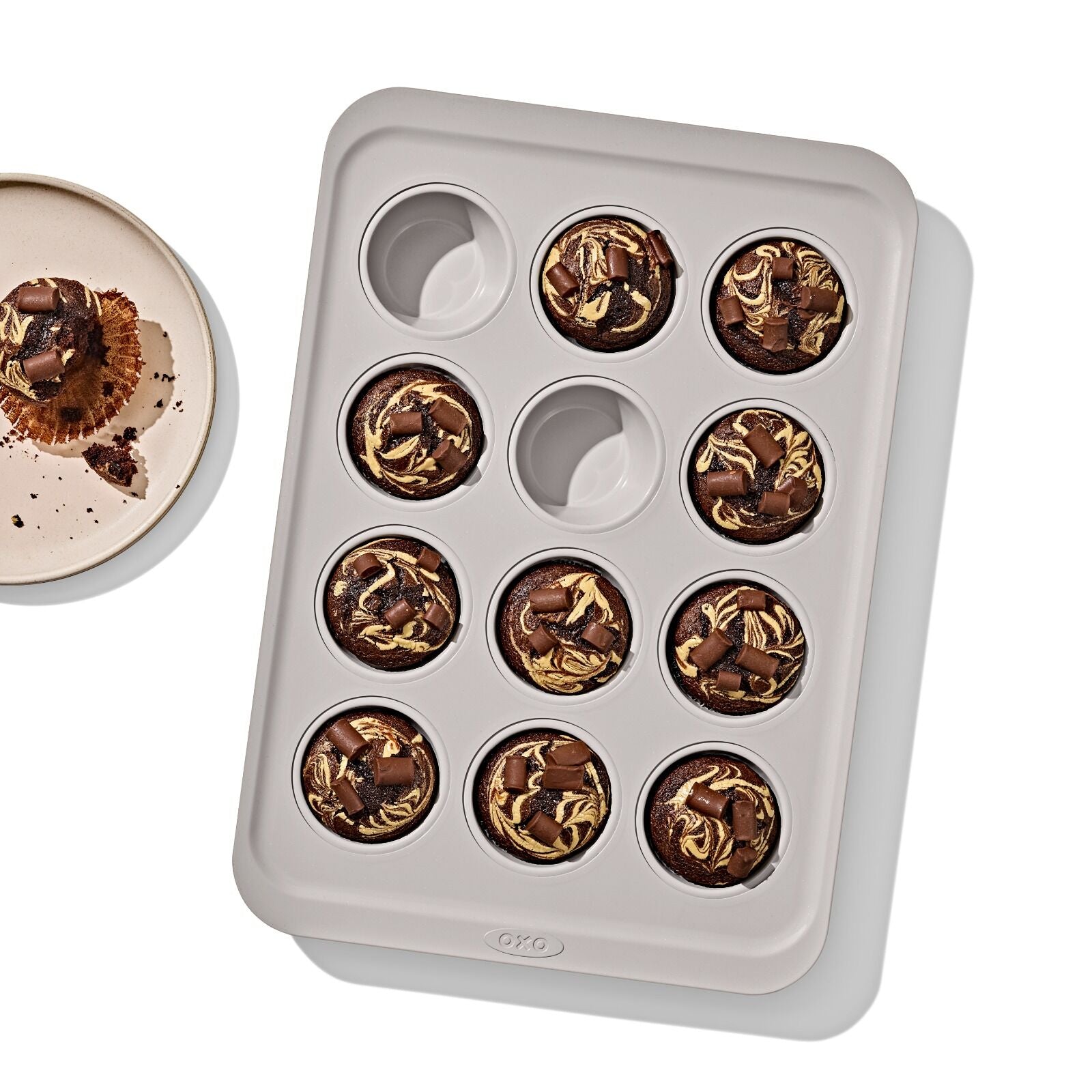 non-stick-pro-ceramic-coated-metal-bakeware-12-cup-muffin-pan-storm-blue-y9 oxo_12-cup-muffin-pan_pdp_01.jpg