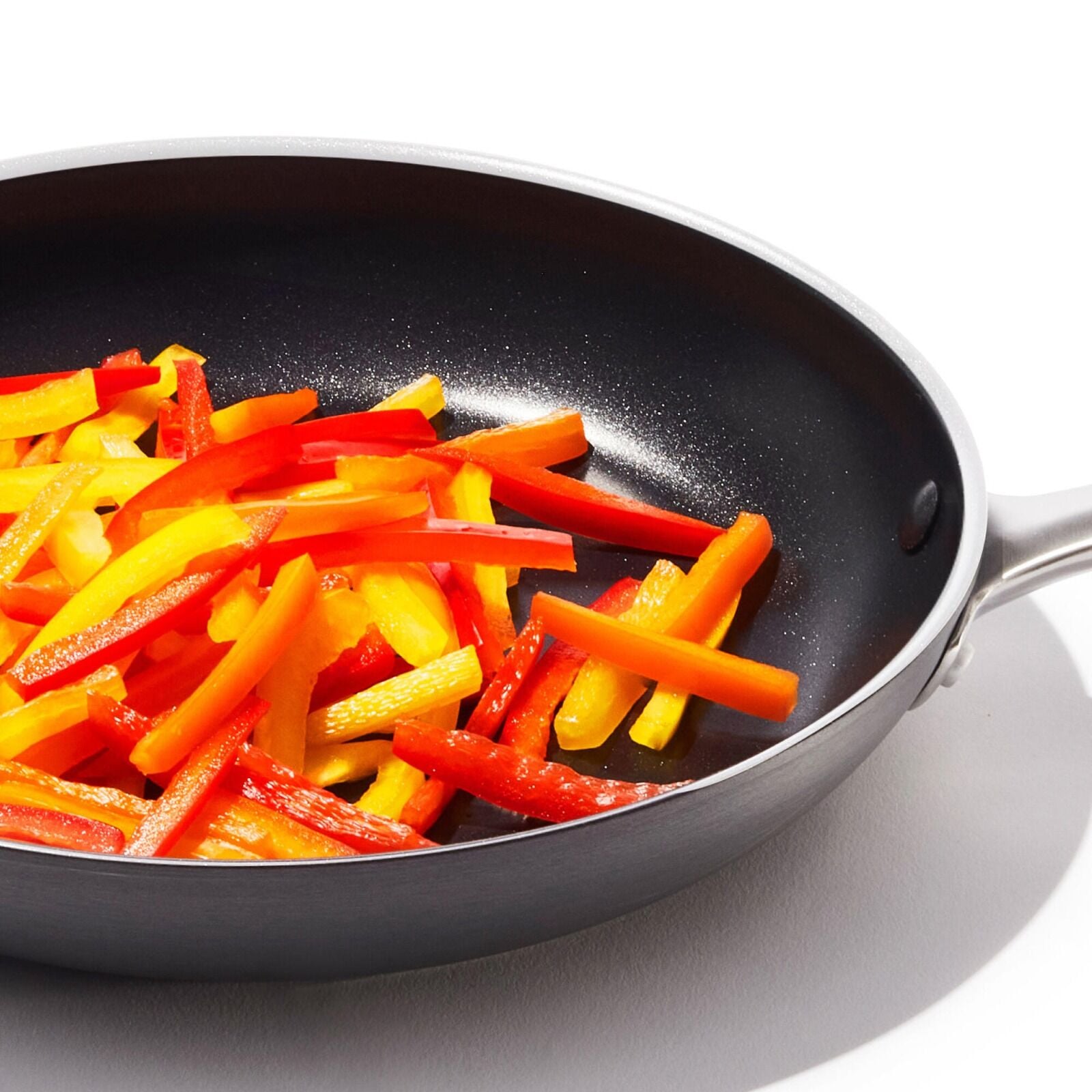 non-stick-pro-every-day-10-inch-fry-pan-m8 oxo_cc010469-001_nonstick-everyday-10in-fry-pan_pdp_03.jpg