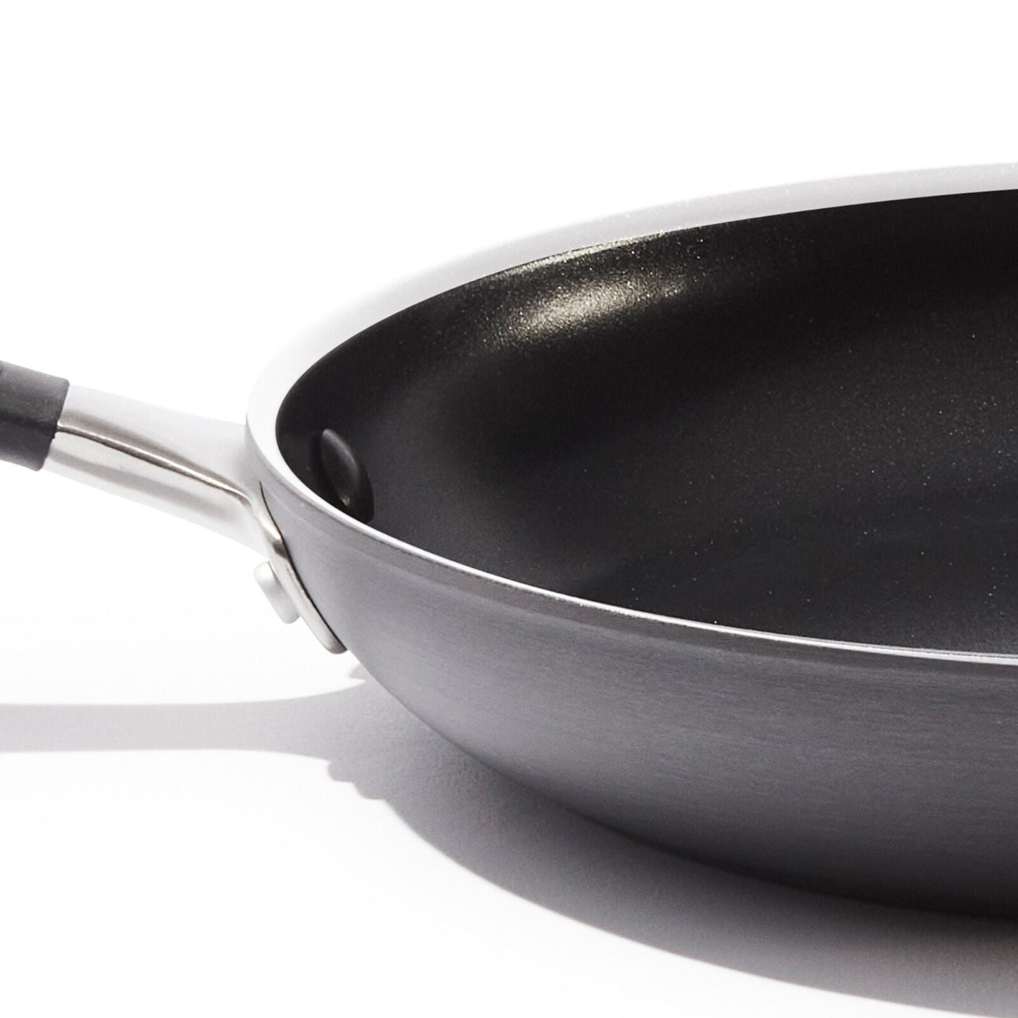 non-stick-pro-every-day-10-inch-fry-pan-m8 oxo_cc010469-001_nonstick-everyday-10in-fry-pan_pdp_06_1_.jpg