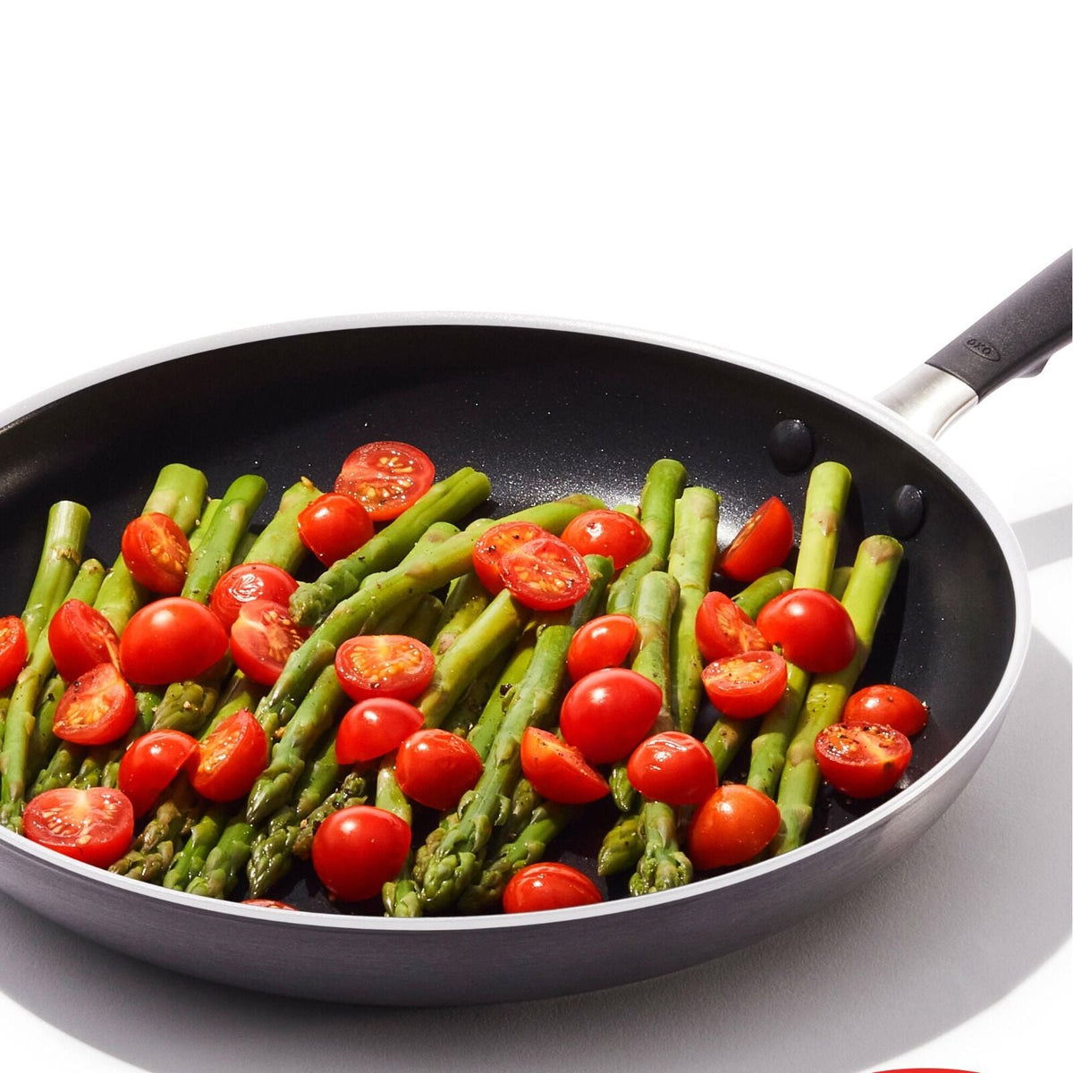 non-stick-pro-every-day-12-inch-frypan-with-lid-k0 oxo_cc010471-001_nonstick-everyday-12in-fry-pan-w-lid_pdp_03.jpg