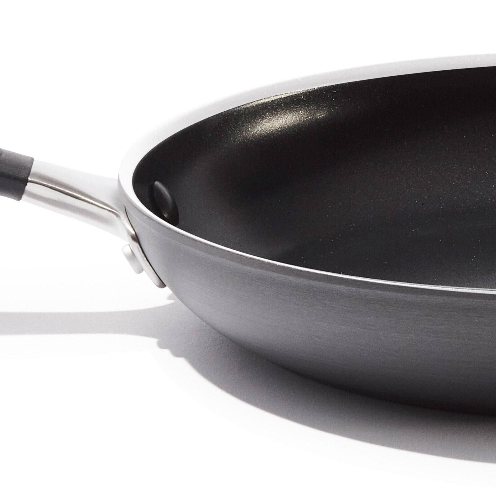 non-stick-pro-every-day-12-inch-frypan-with-lid-k0 oxo_cc010471-001_nonstick-everyday-12in-fry-pan-w-lid_pdp_06.jpg