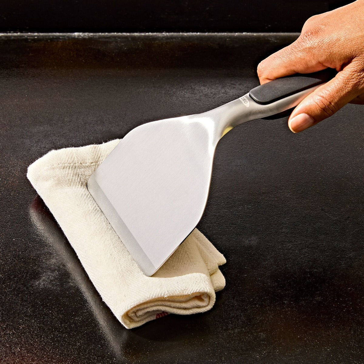 griddle-scraper-z2 oxo_griddle-scraper_pdp_04.jpeg