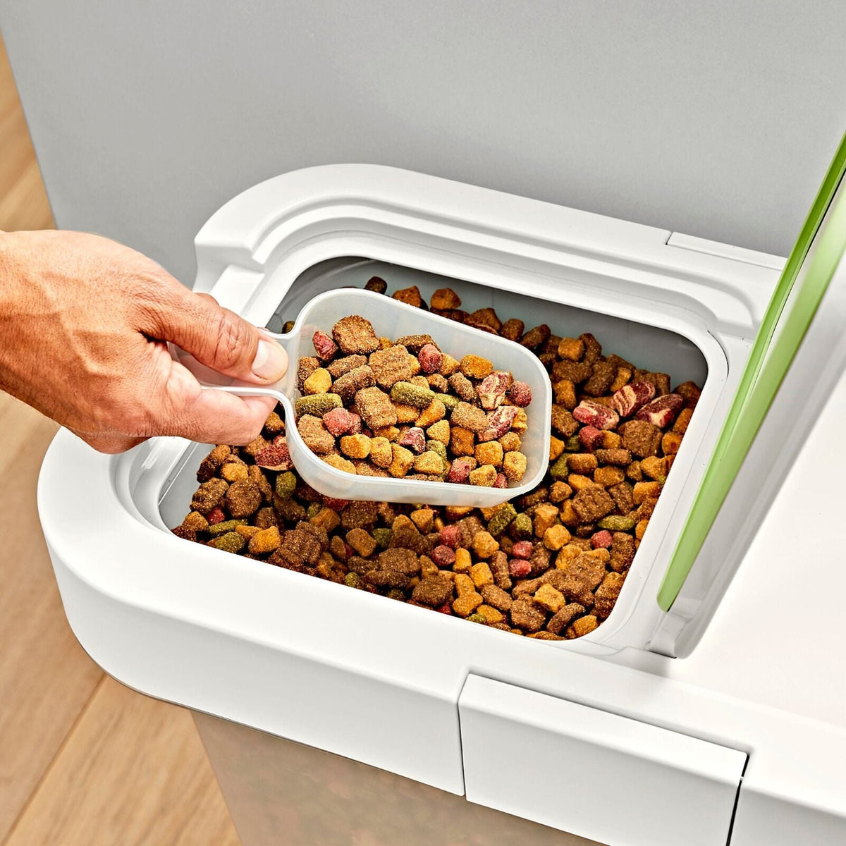 oxo-pet-airtight-food-container-with-scoop-extra-large-g7 pet_7301600_airtight-food-container-extra-large_pdp_04.jpeg